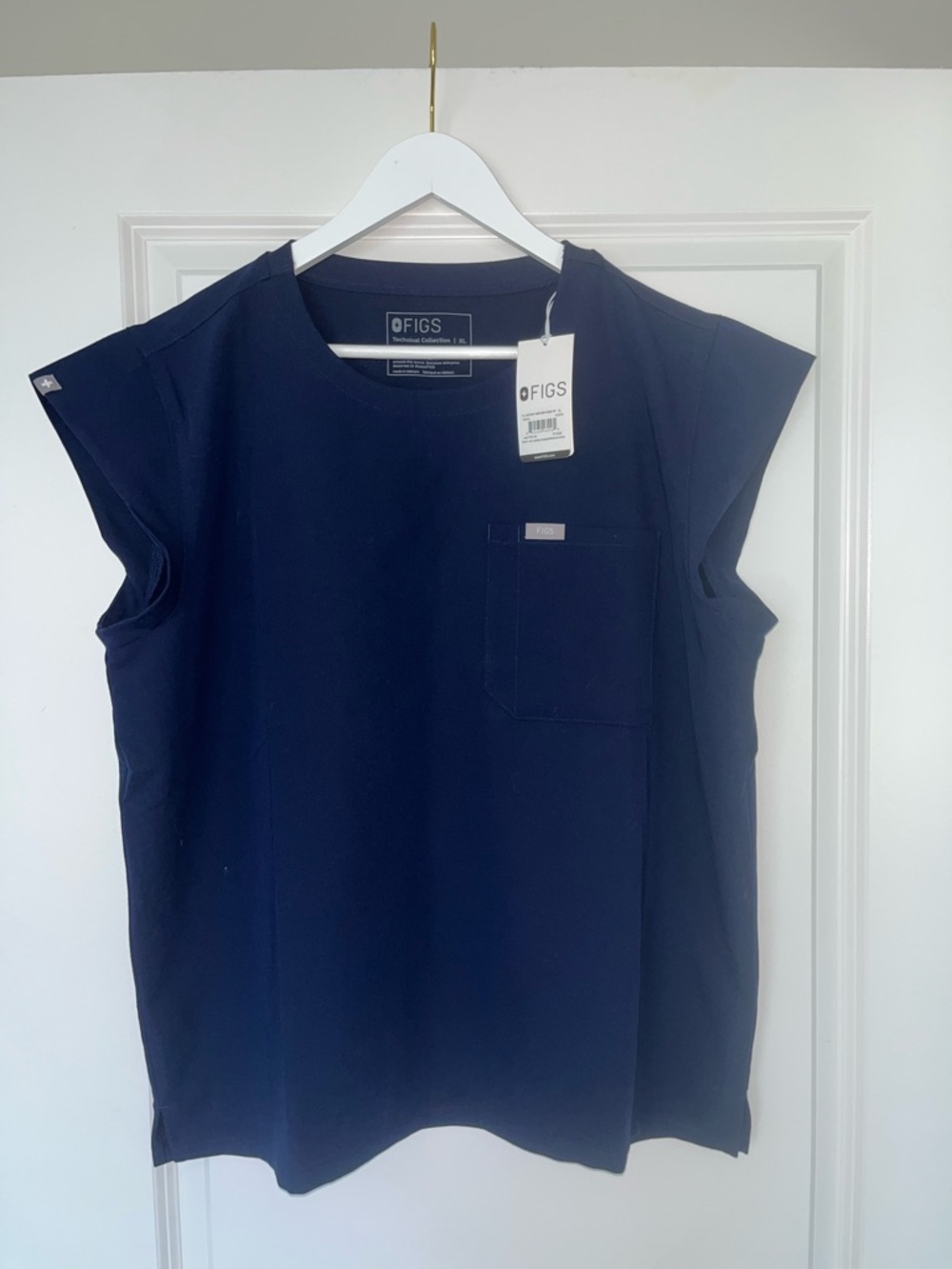 Navy Figs NWT Lucia Boxy Crew Scrub Top